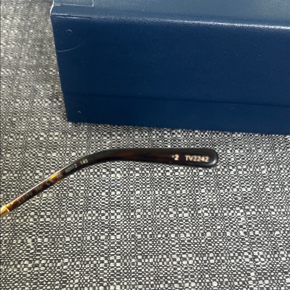 Louis Vuitton Gold Frame Aviator Sunglasses - Picture 4 of 9